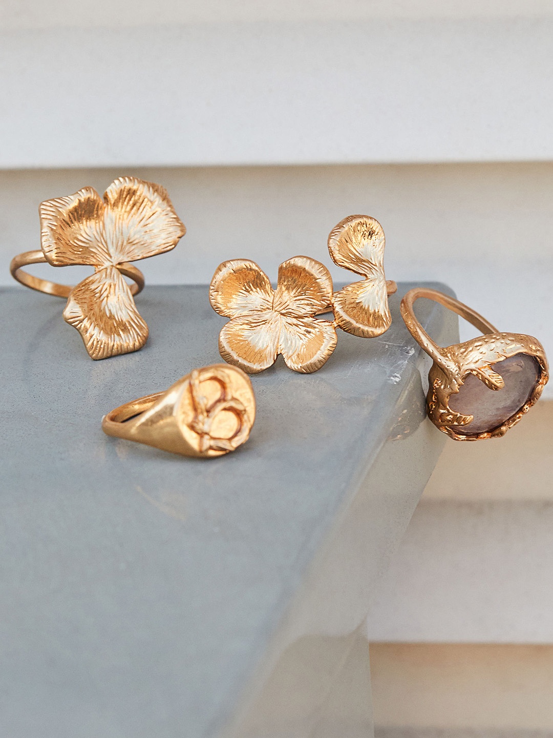 

H&M Women Set of 4 Gold Pleated Rings