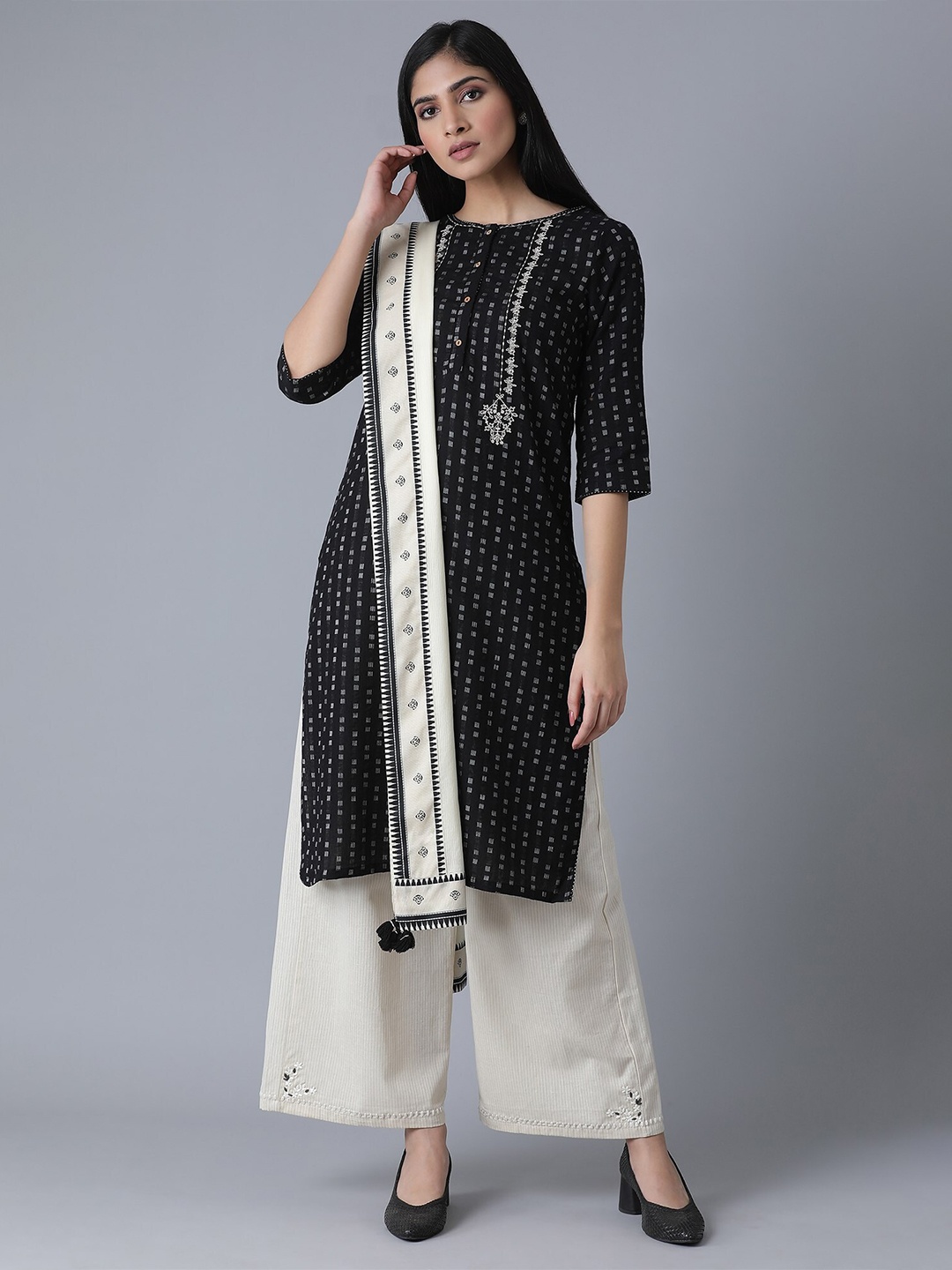 

W White & Black Ethnic Motifs Embroidered Pure Cotton Dupatta with Thread Work