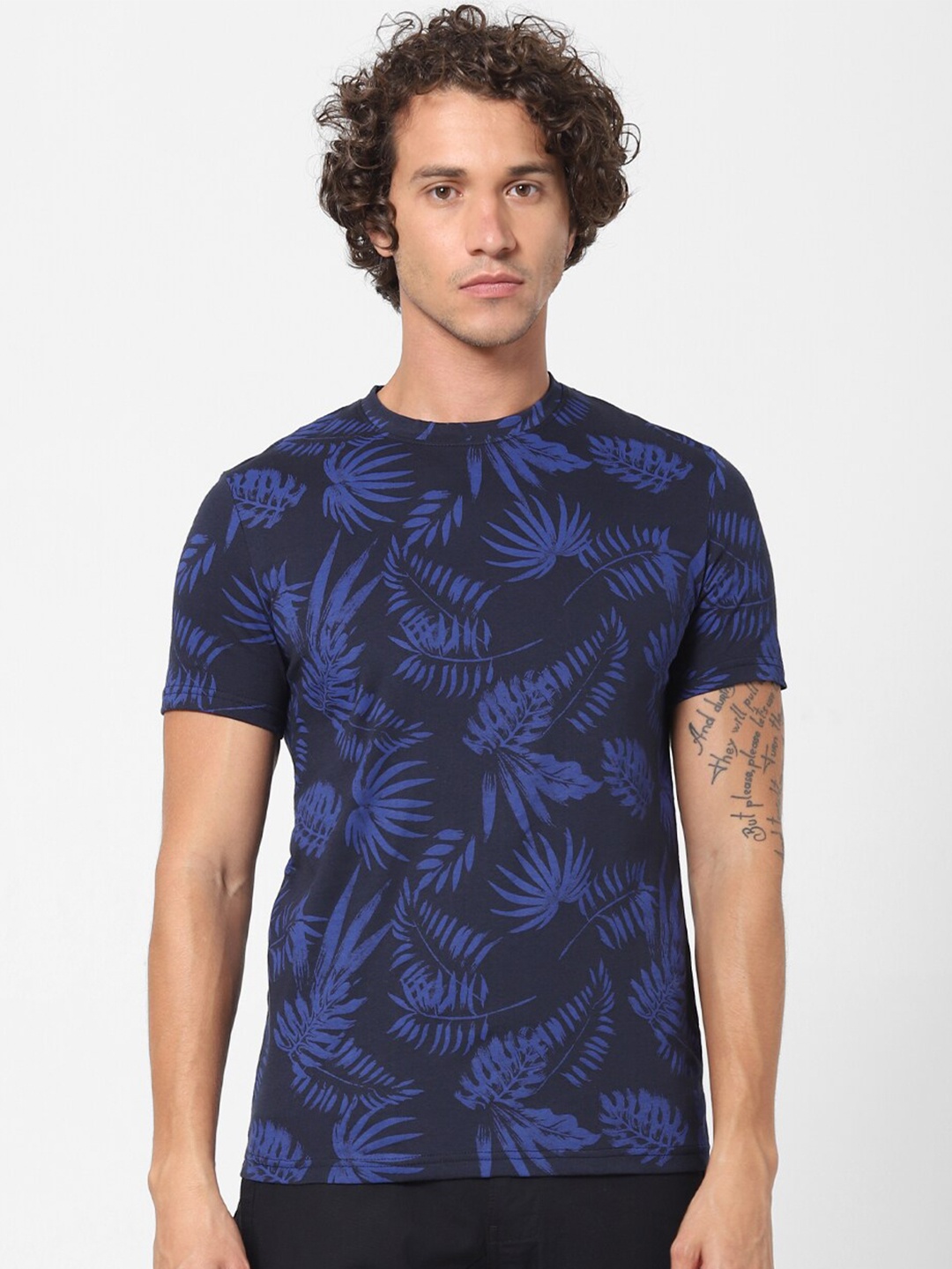 

Celio Men Navy Blue Floral Printed Tropical T-shirt