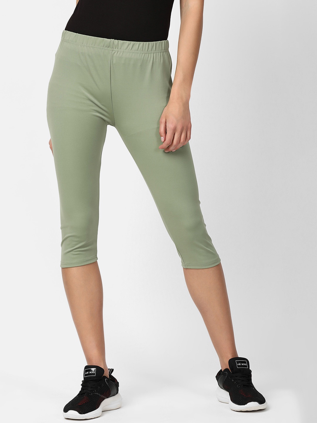 

V2 Value & Variety Women Green Solid Capris