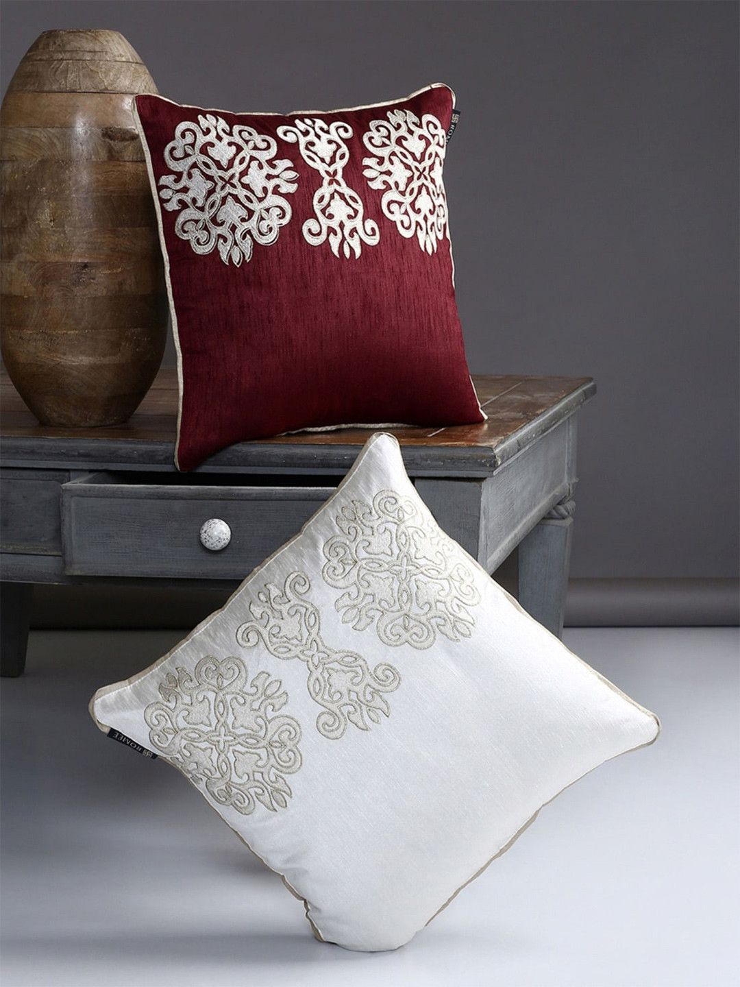 

ROMEE Unisex Maroon Ethnic Motifs