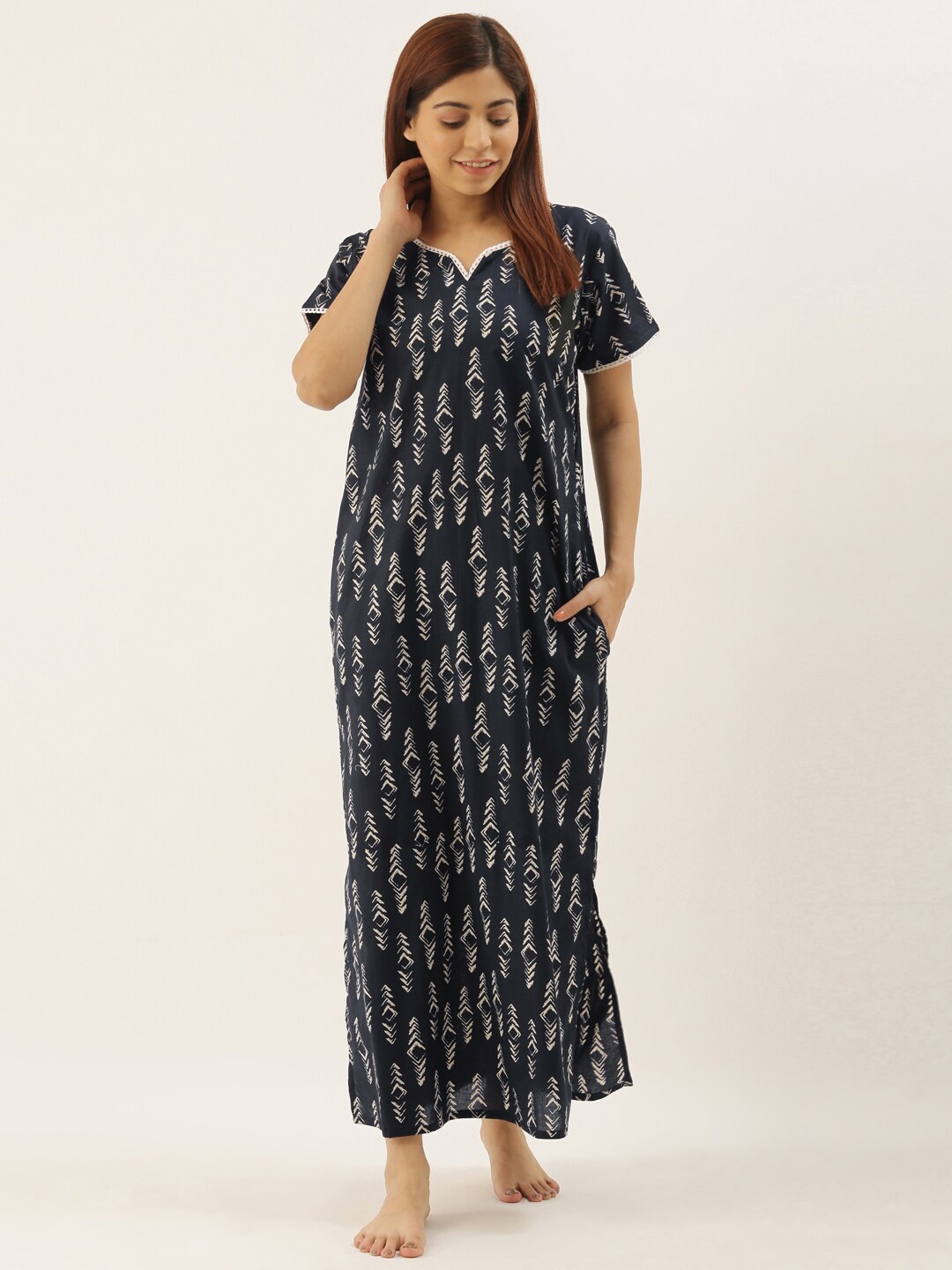 

Bannos Swagger Women Black & White Geometric Printed Pure Cotton Nightdress