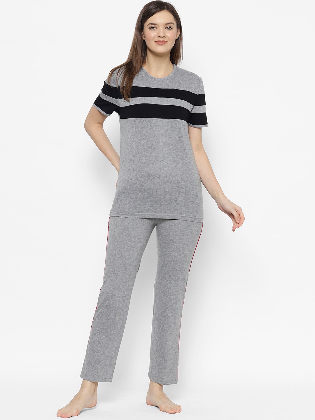 

VIMAL JONNEY Women Grey & Black Colourblocked Night Suit