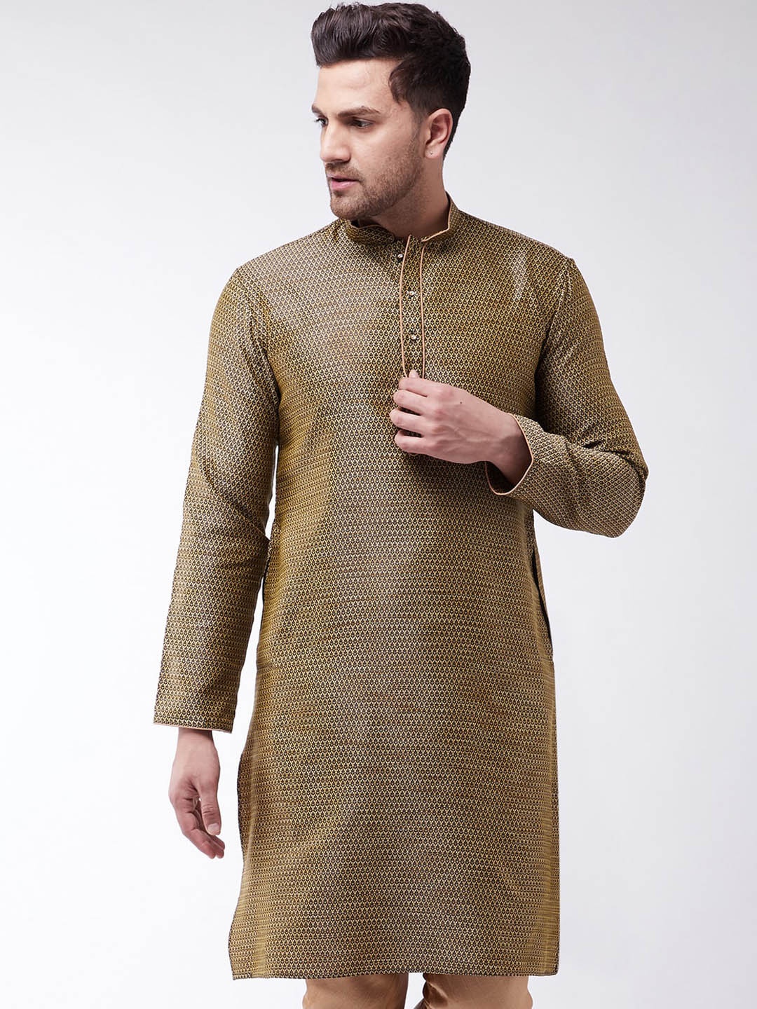 VASTRAMAY Men Black & Gold-Toned Thread Work Kurta