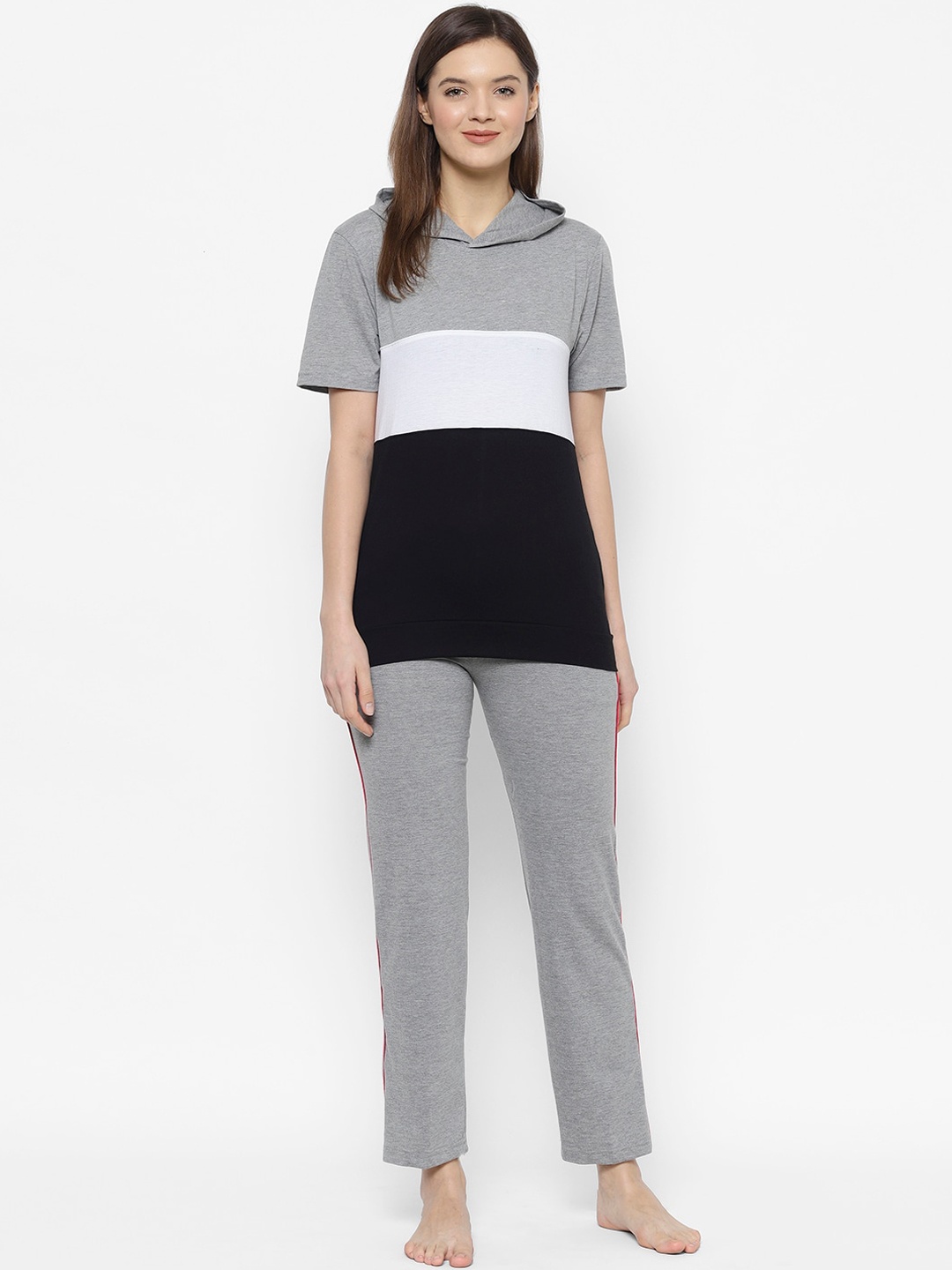 

VIMAL JONNEY Women Grey & Black Colourblocked Night suit