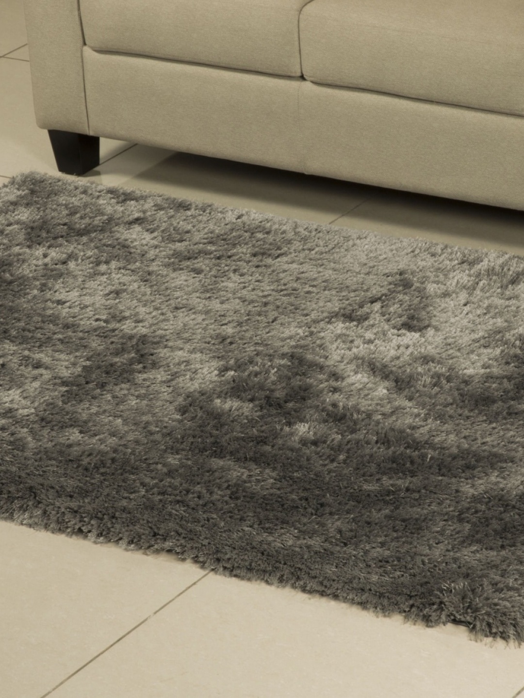 

Home Centre Grey Solid Eyelash Solid Shaggy Tufted Carpet