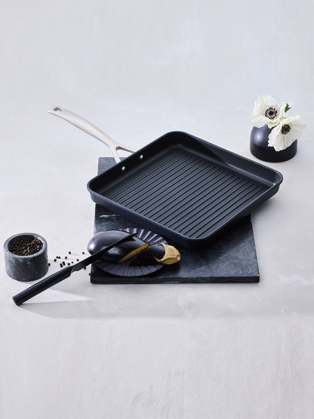 

LE CREUSET Black Solid Square Grill Pan
