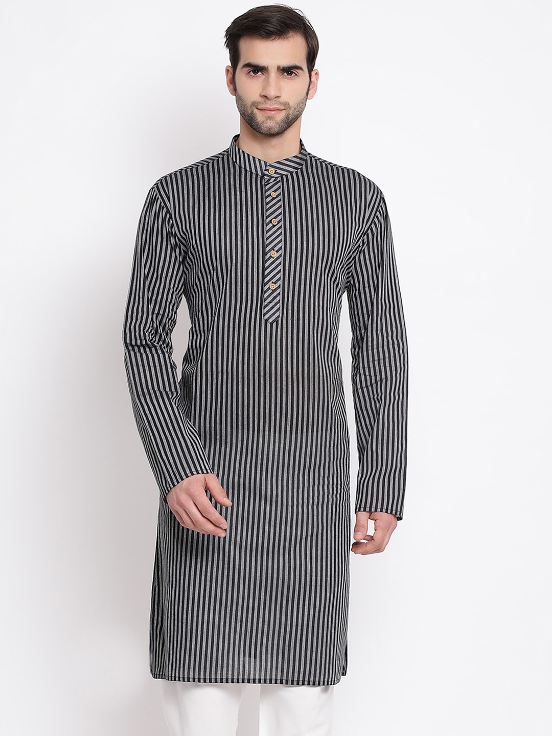 

VASTRAMAY Men Black Striped Thread Work Handloom Kurta