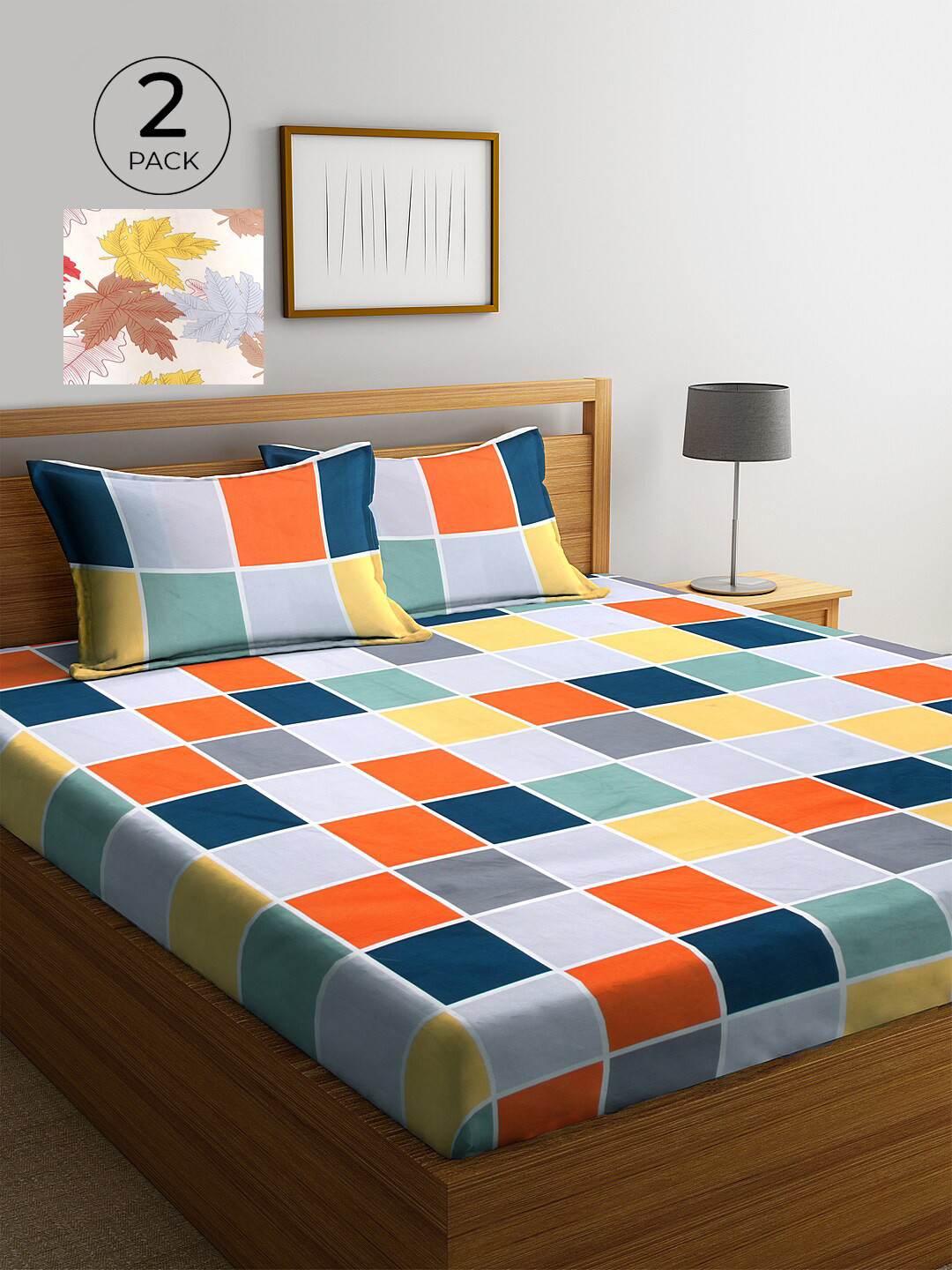 

KLOTTHE White & Red Geometric 210 TC 2 King Bedsheet with 4 Pillow Covers
