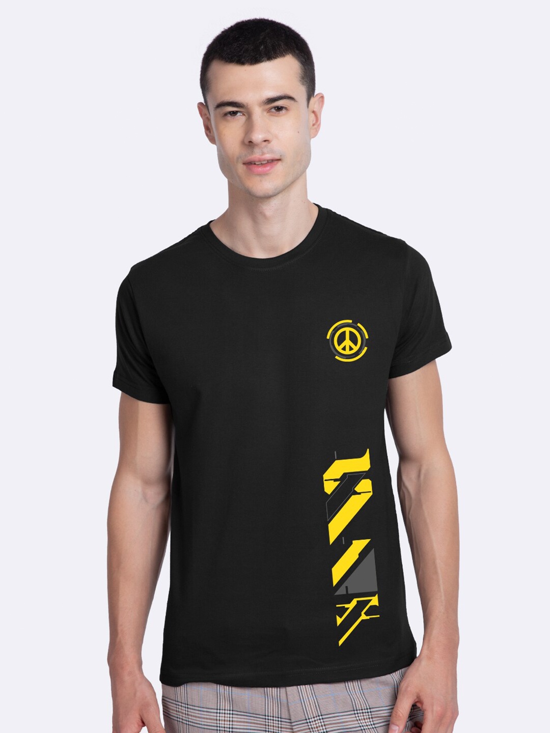 

Bewakoof Men Black Graphic Printed Pure Cotton T-shirt
