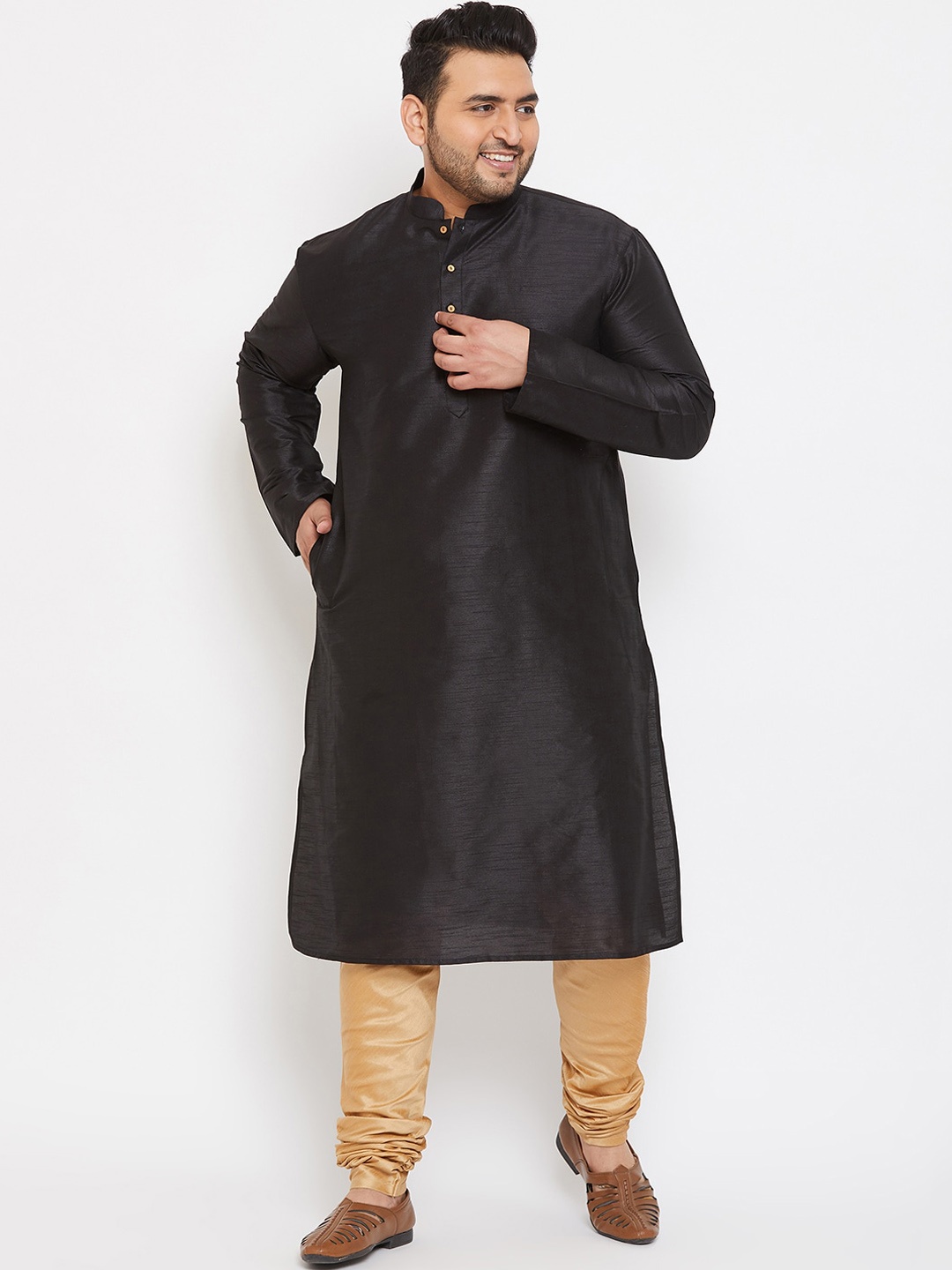 

VASTRAMAY Men Black & Gold Coloured Silk Blend Kurta with Churidar