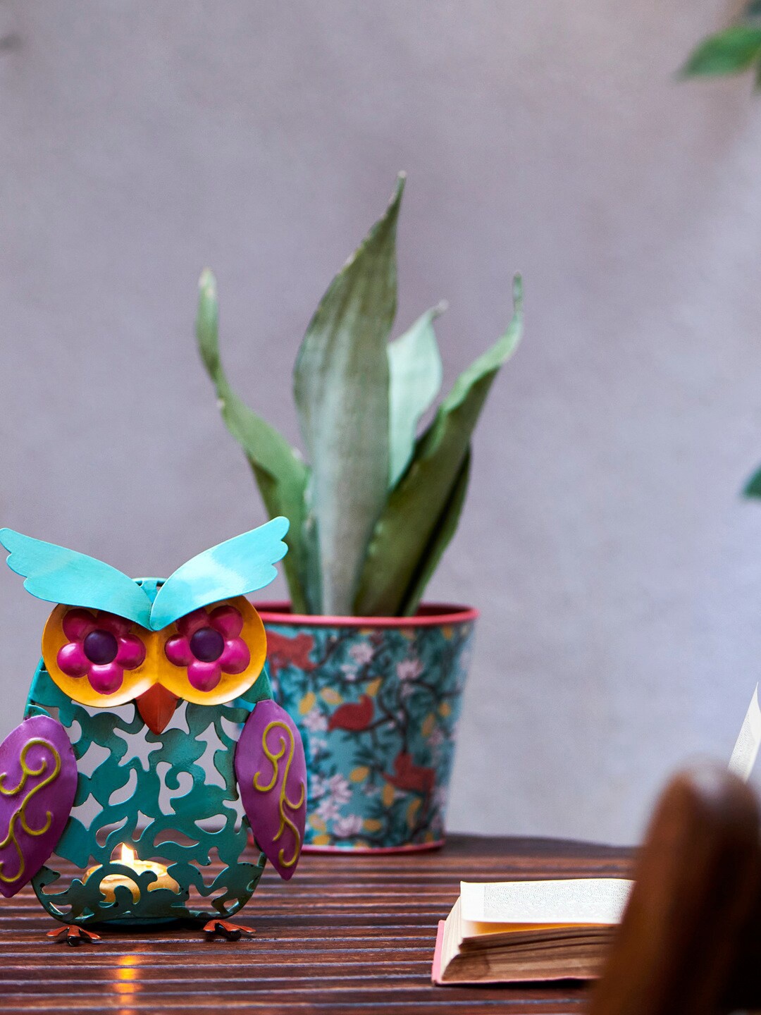 

Chumbak Blue & Green Flower Power Owl Tealight Holder