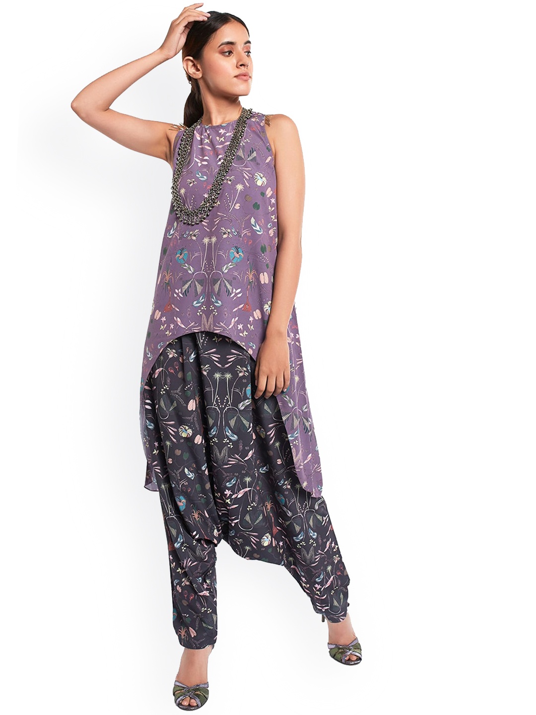 

PS PRET BY PAYAL SINGHAL Women Black Printed Kurti with Harem Pants & With Dupatta