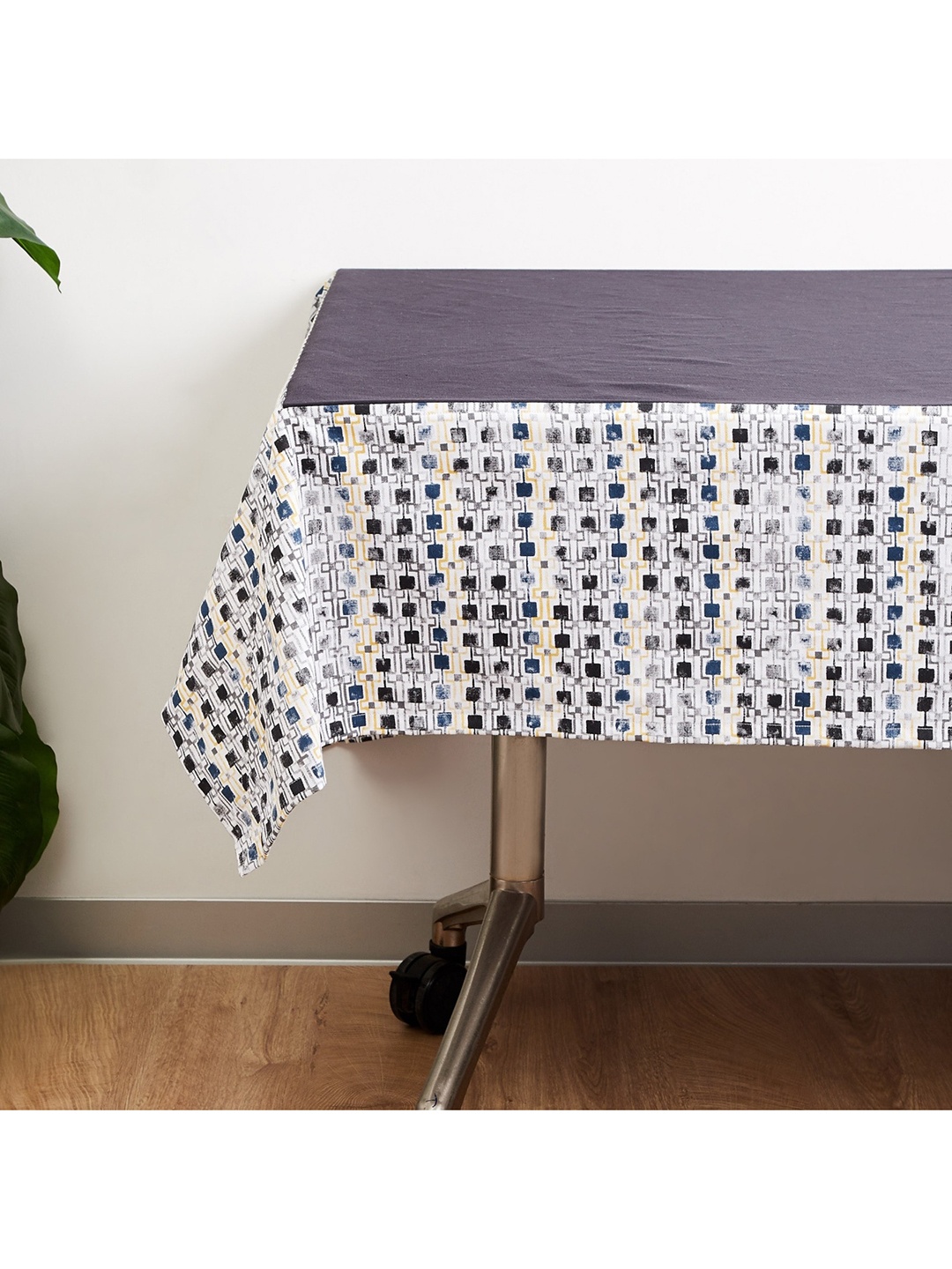 

Home Centre Grey & White Printed Cotton 6-Seater Table Cloth