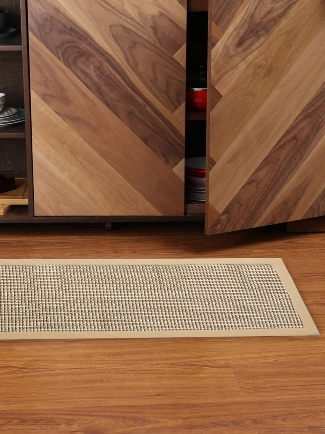 

Home Centre Beige & White Cloud Textured Windsor Foldable Floor Mat
