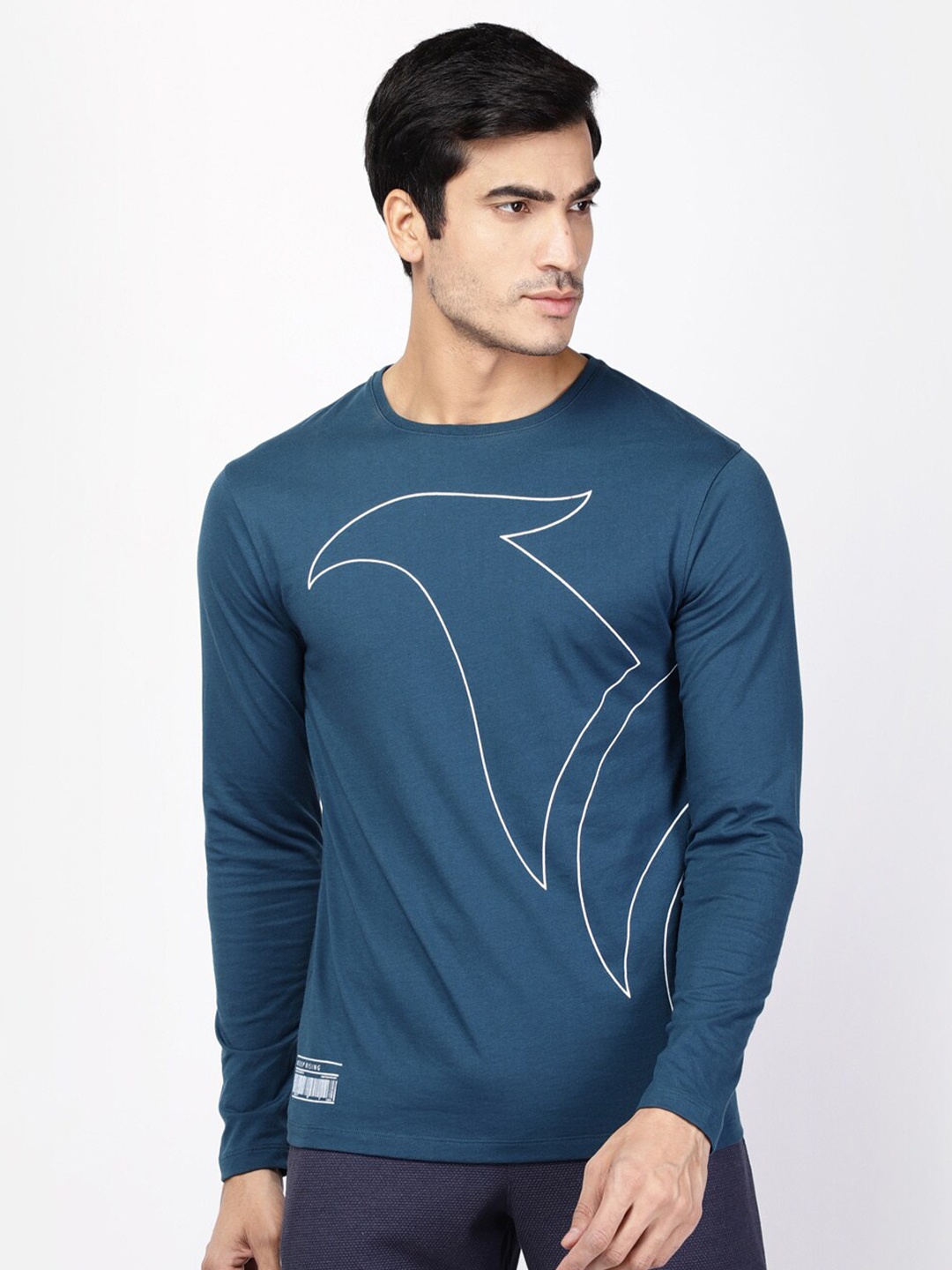 

Blackberrys Men Blue Printed Applique Slim Fit T-shirt