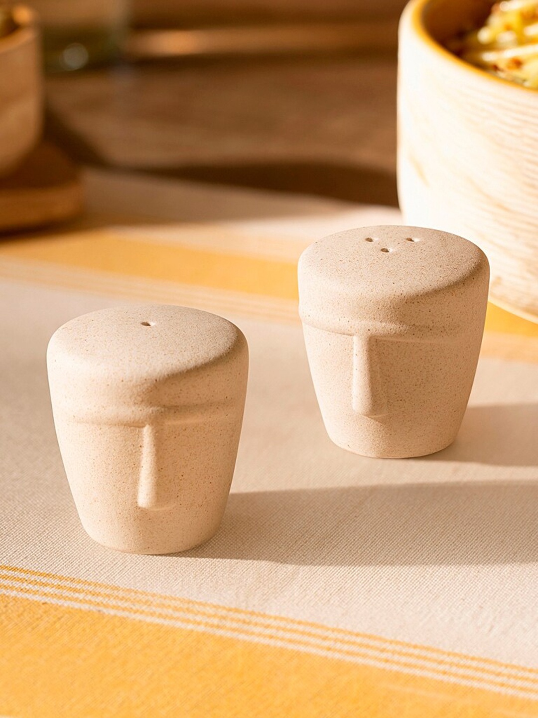 

ellementry Set Of 2 Cream-Coloured Salt & Pepper Shaker