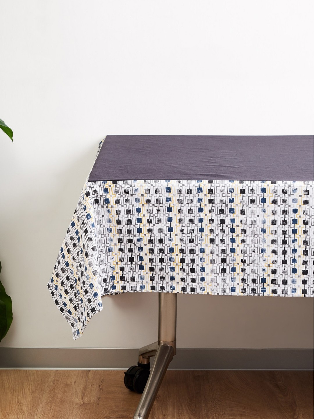 

Home Centre White & Black Printed Cotton Rectangular 6-Seater Table Cover