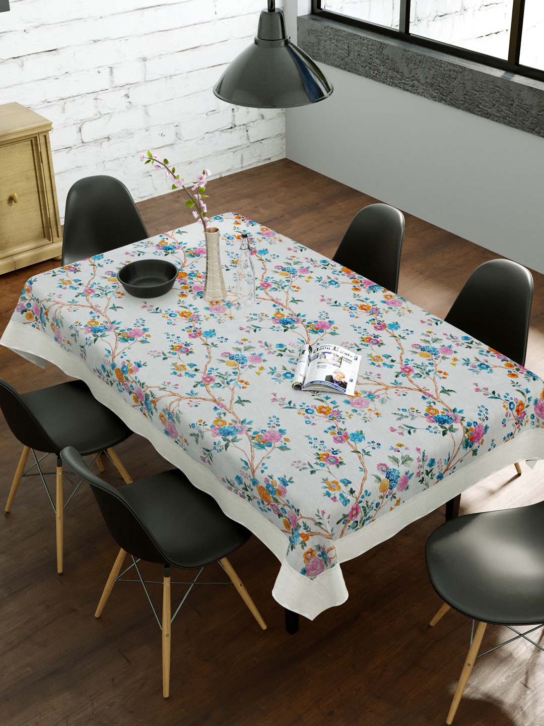 

Clasiko White & Blue Floral 6 Seater Rectangular Anti-Slip Table Cover