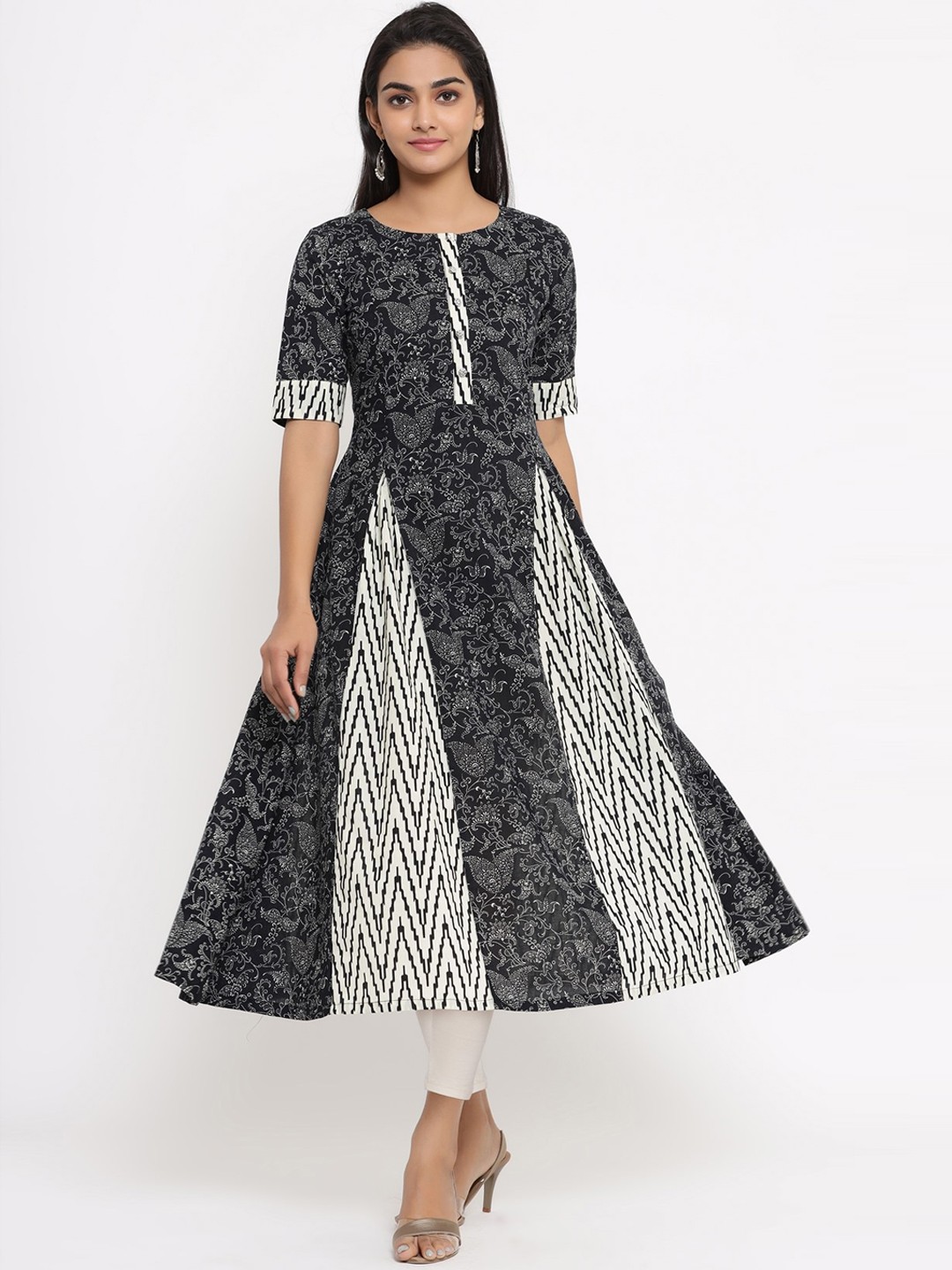 

FABRIC FITOOR Women Black & White Printed Anarkali Kurta