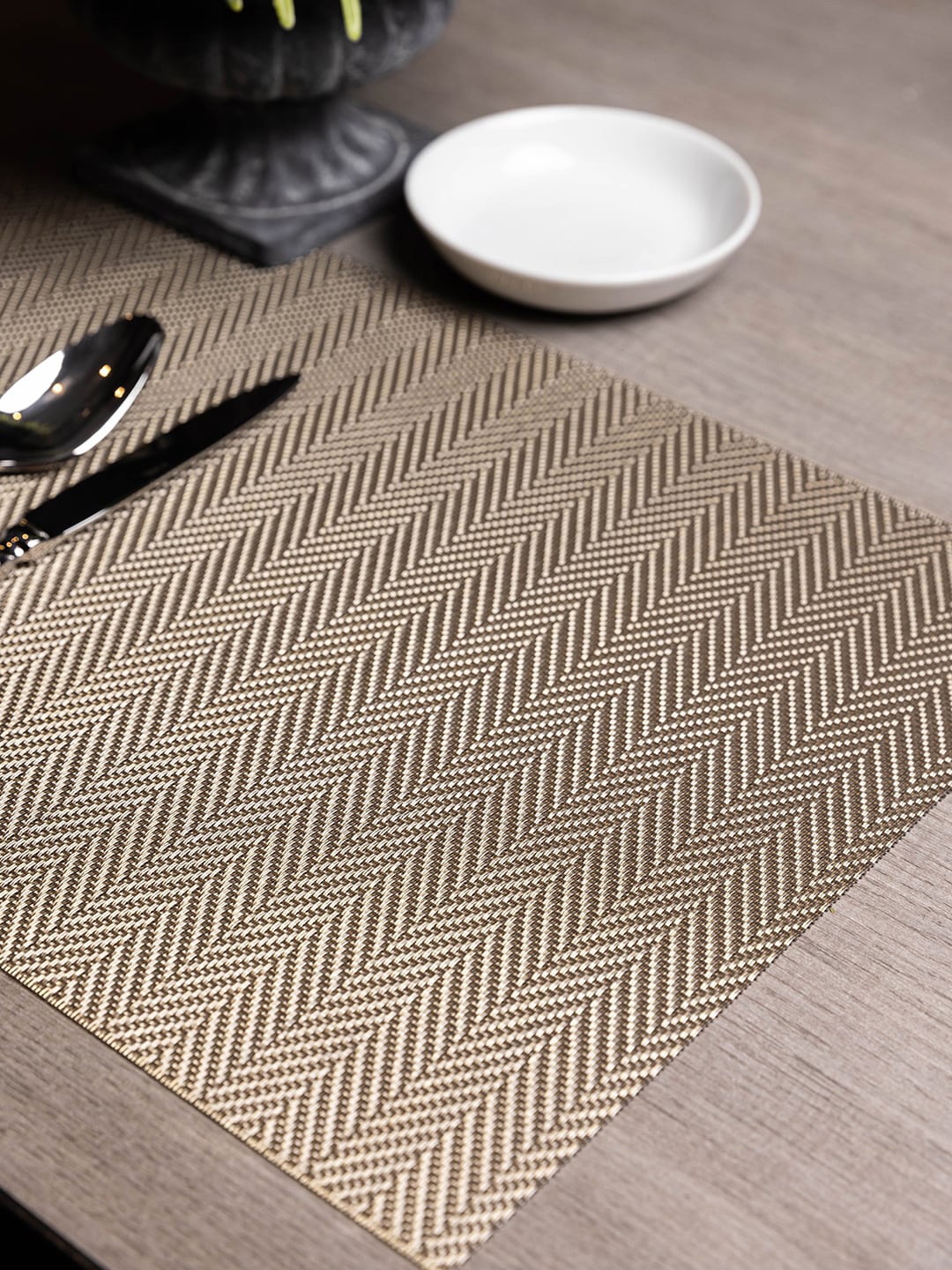 

Pure Home and Living Set Of 6 Gold-Toned Woven-Design Placemats