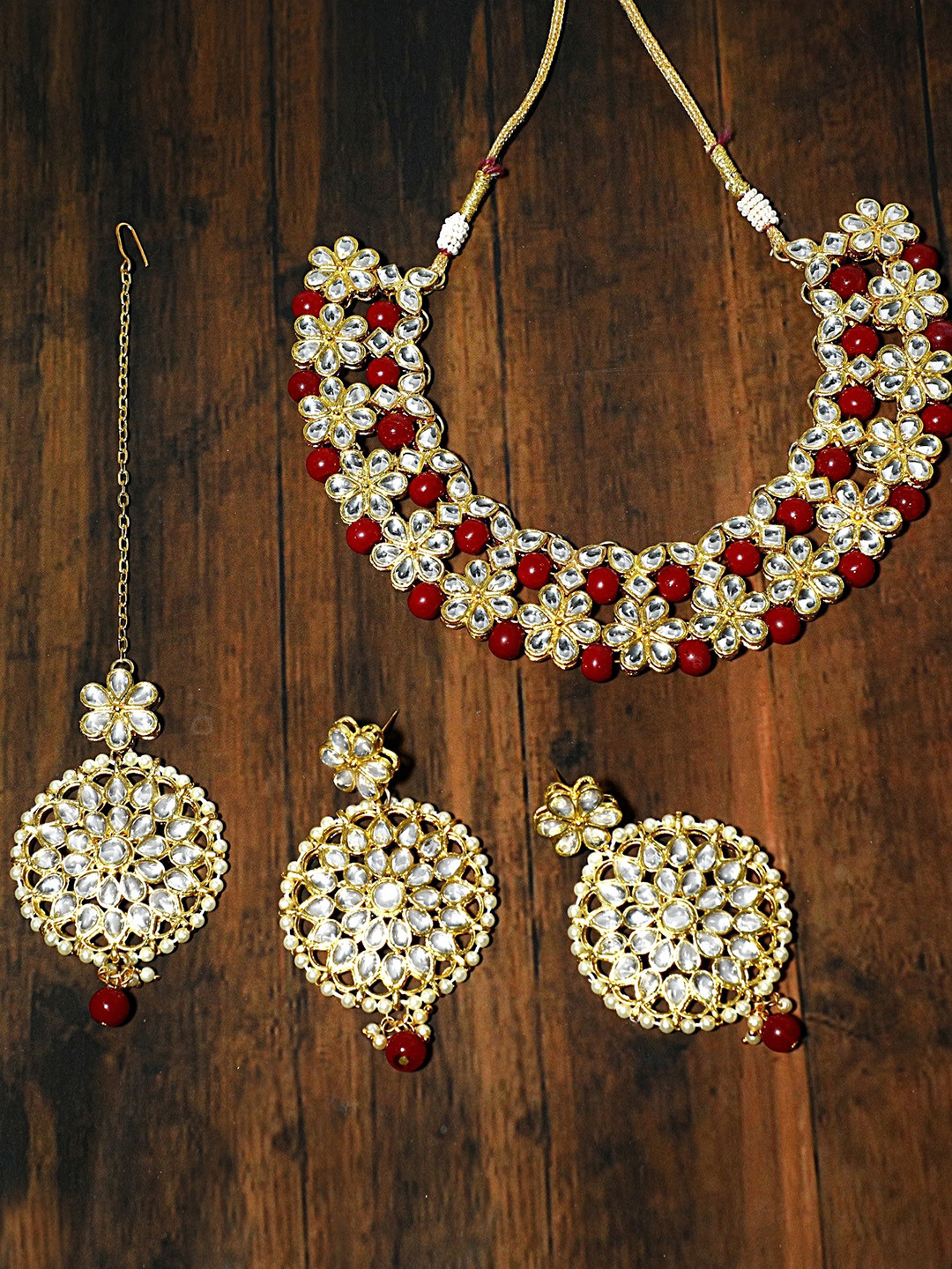 

KARATCART Gold-Plated White & Red Floral Kundan Studded Handcrafted Jewellery Set