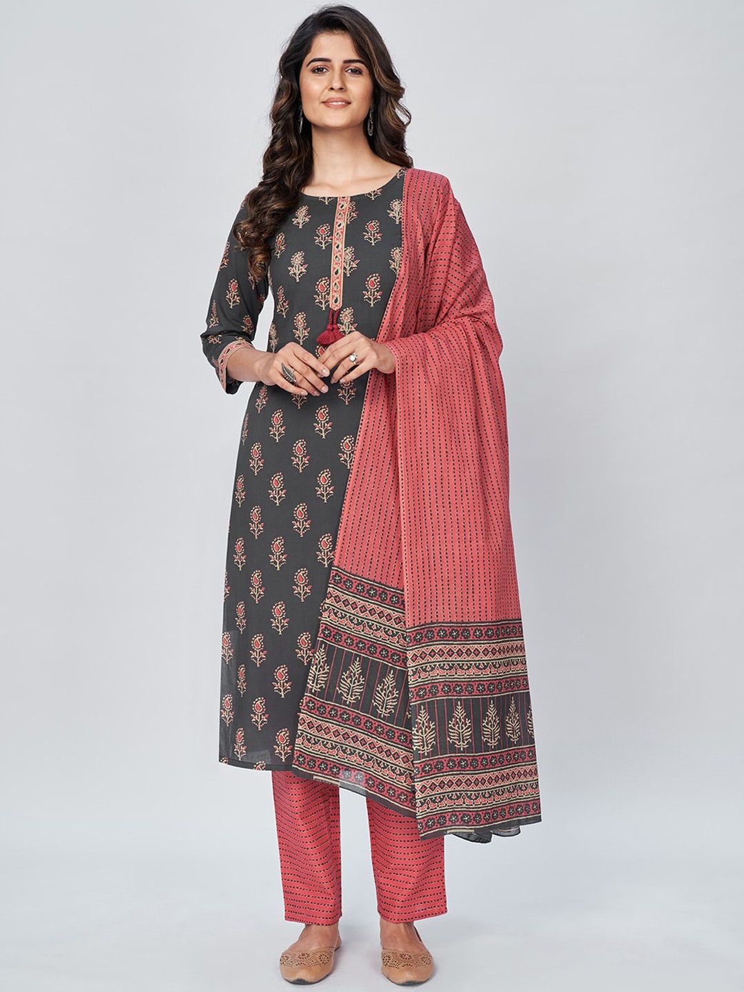 

Vbuyz Women Grey & Pink Paisley Printed Cotton Blend Kurta with Trousers & Dupatta