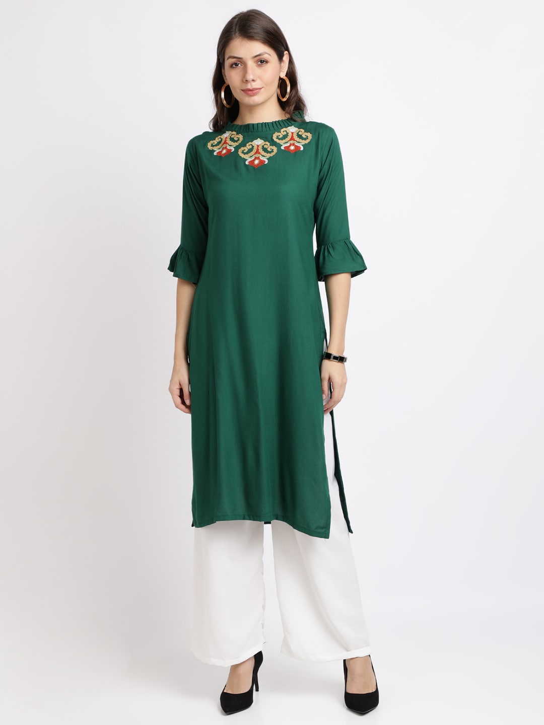 

SAADHVI Women Green & White Embroidered Kurti with Palazzos