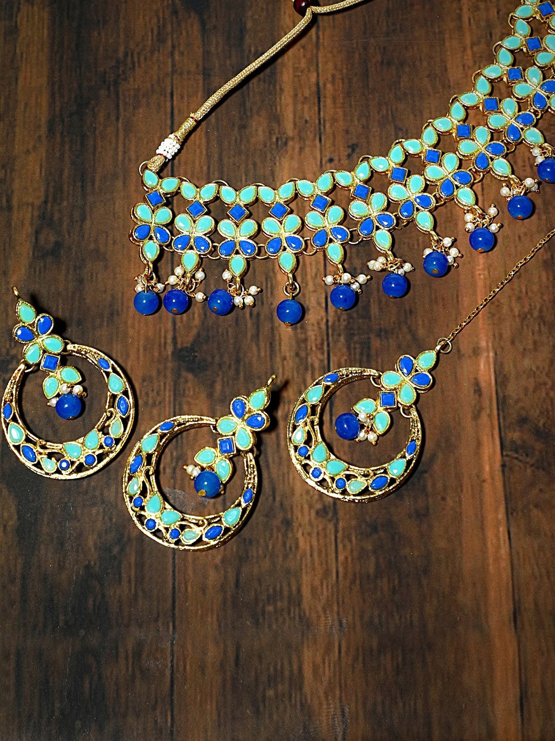

KARATCART Gold-Plated Blue & Green Kundan-Studded & Beaded Handcrafted Jewellery Set
