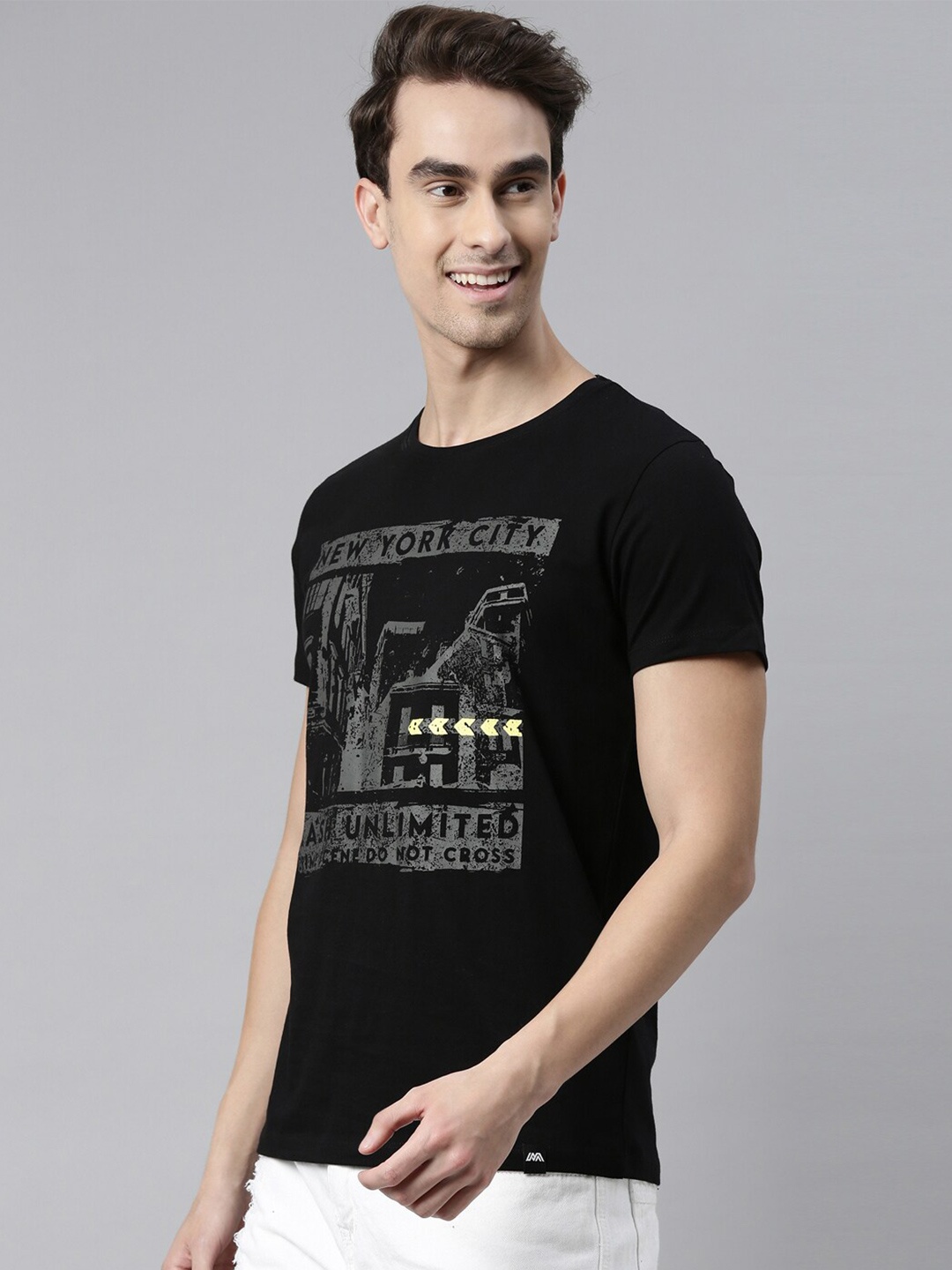 

MASH UNLIMITED Men Black & Grey Typography Printed Slim Fit Cotton T-shirt
