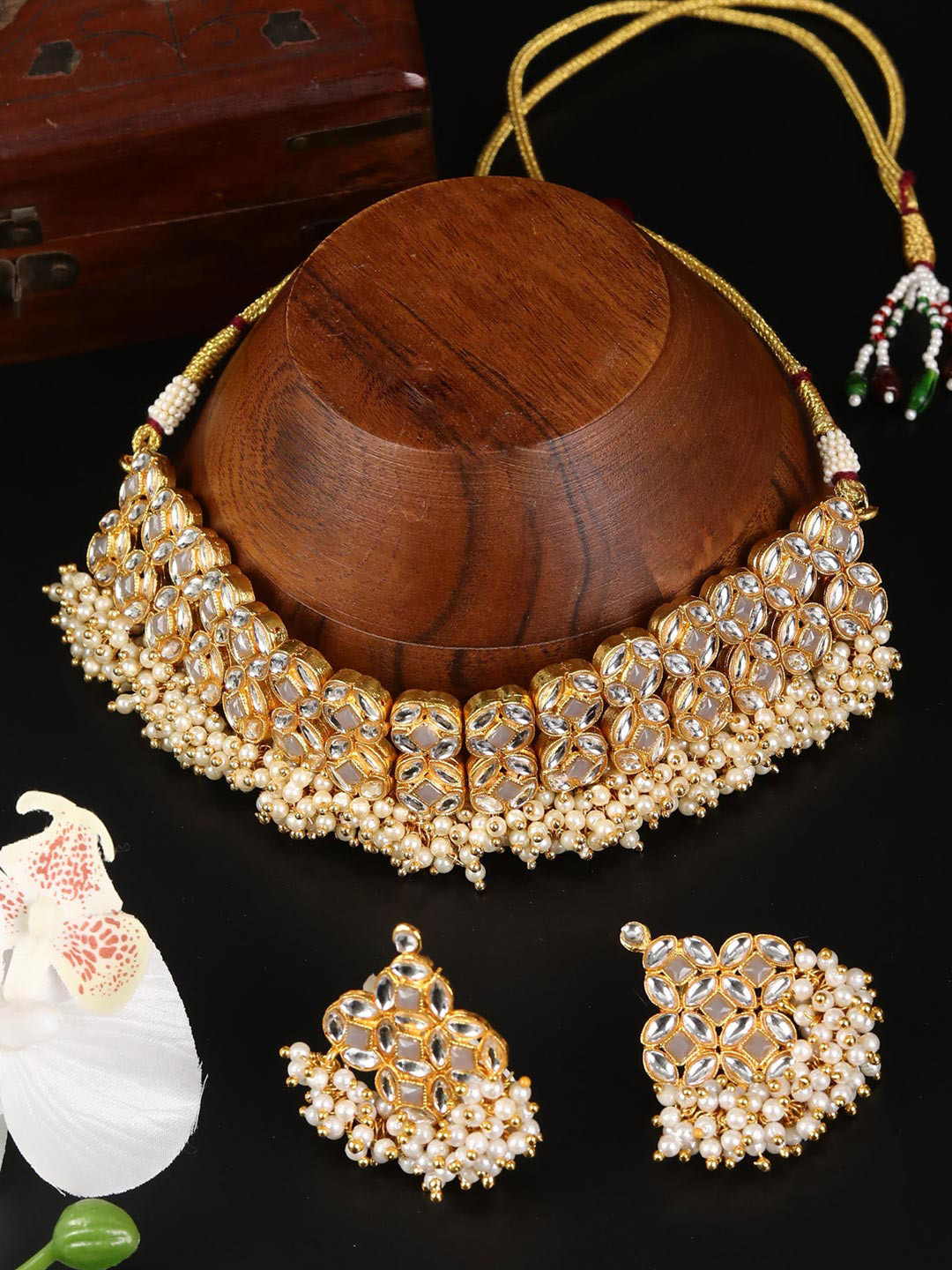 

Priyaasi Gold-Plated Grey Kundan-Studded Handcrafted Jewellery Set