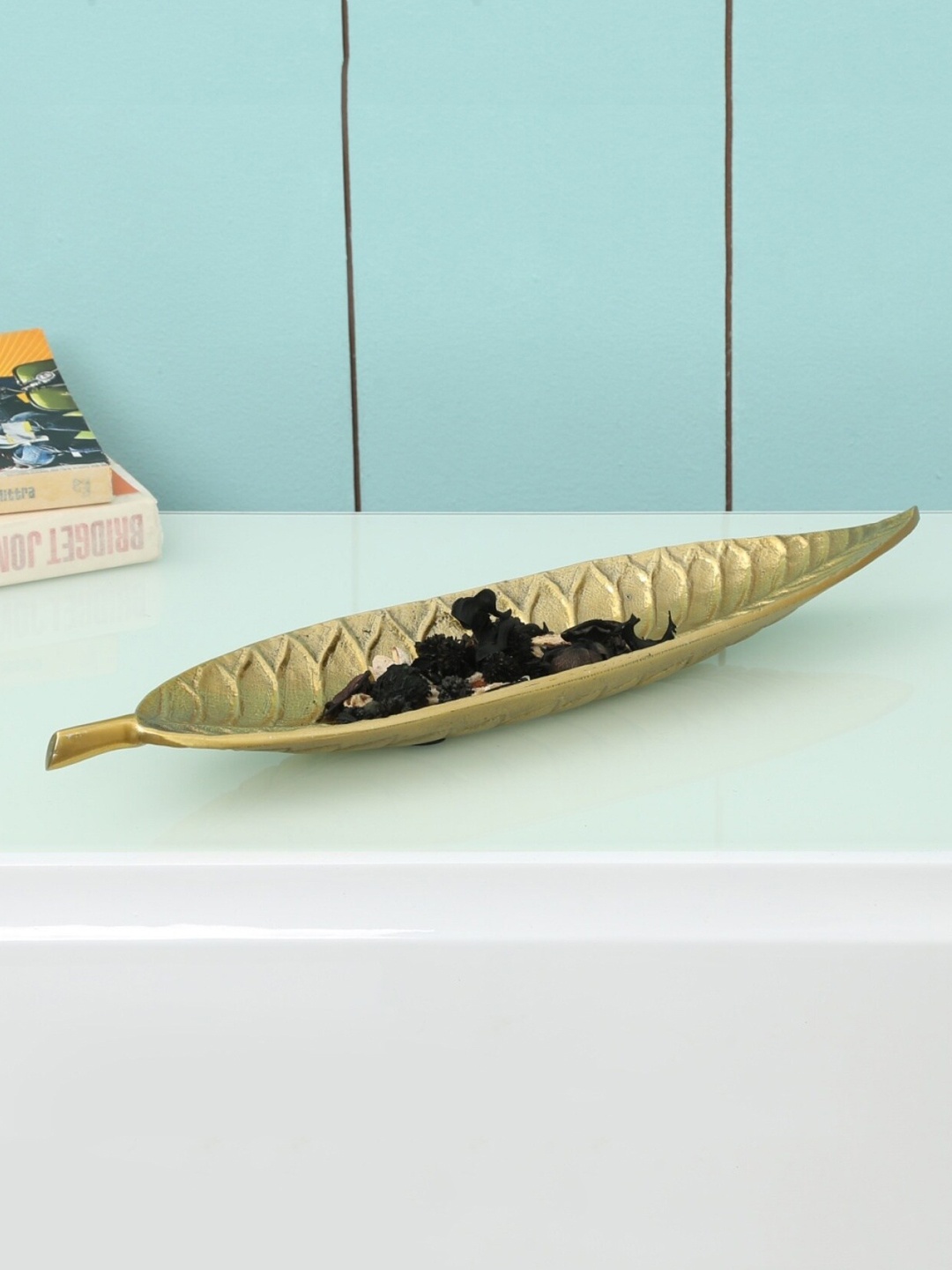 

Homecentre Gold-Toned Solid Splendid Austin Etched Long Leaf Platter