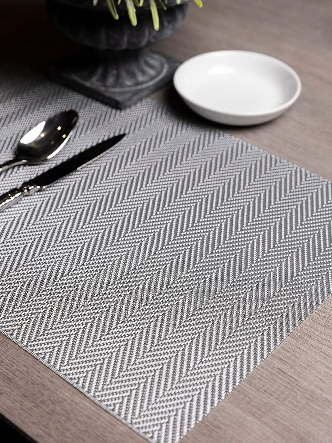 

Pure Home and Living Set of 6 Silver-Toned Geometric Rectangular Table Placemats