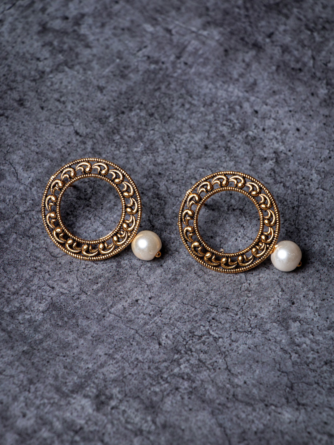 

MORKANTH JEWELLERY Women Gold Round Studs Earrings