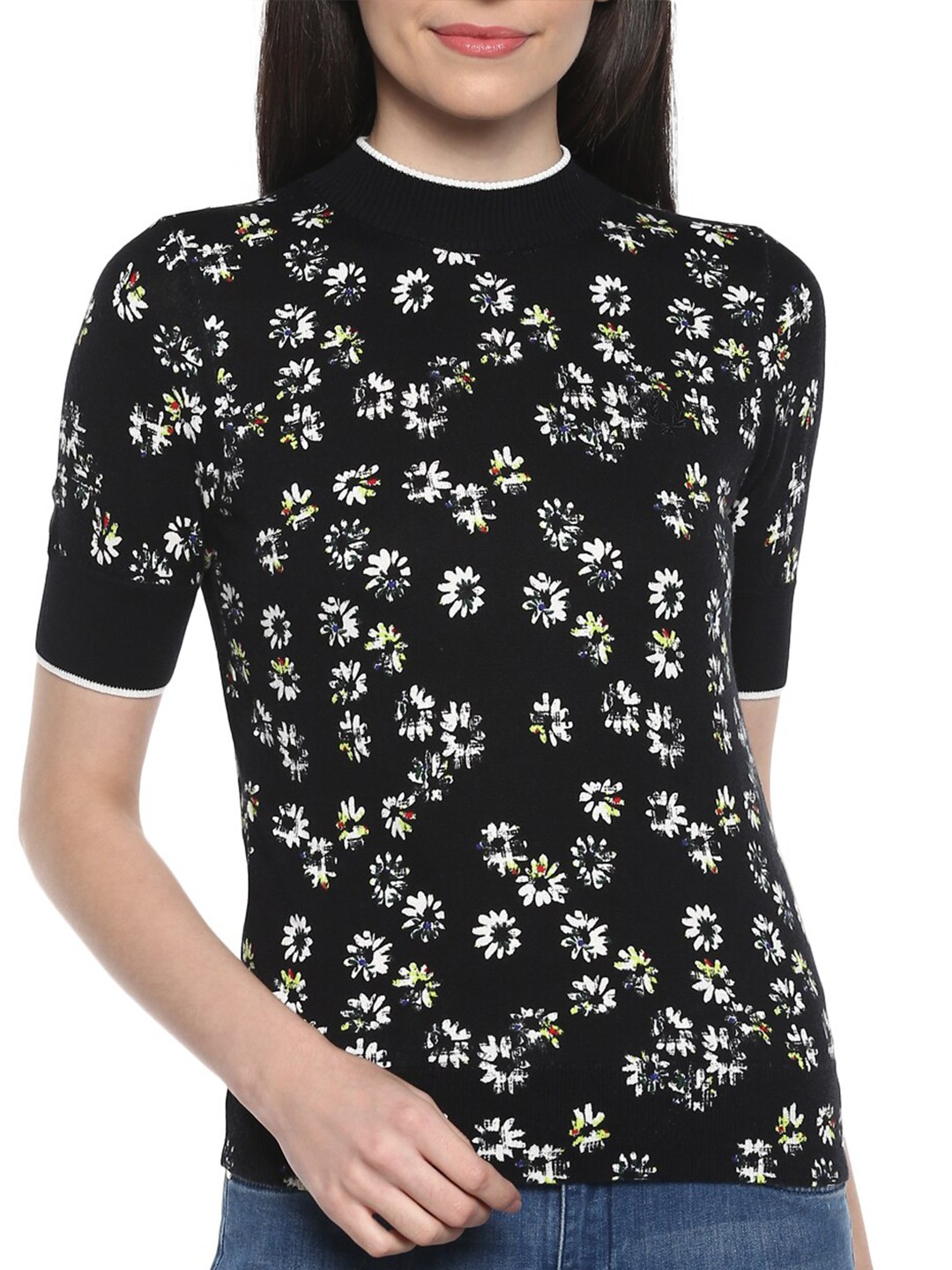 

Fred Perry Black & White Floral Regular Top