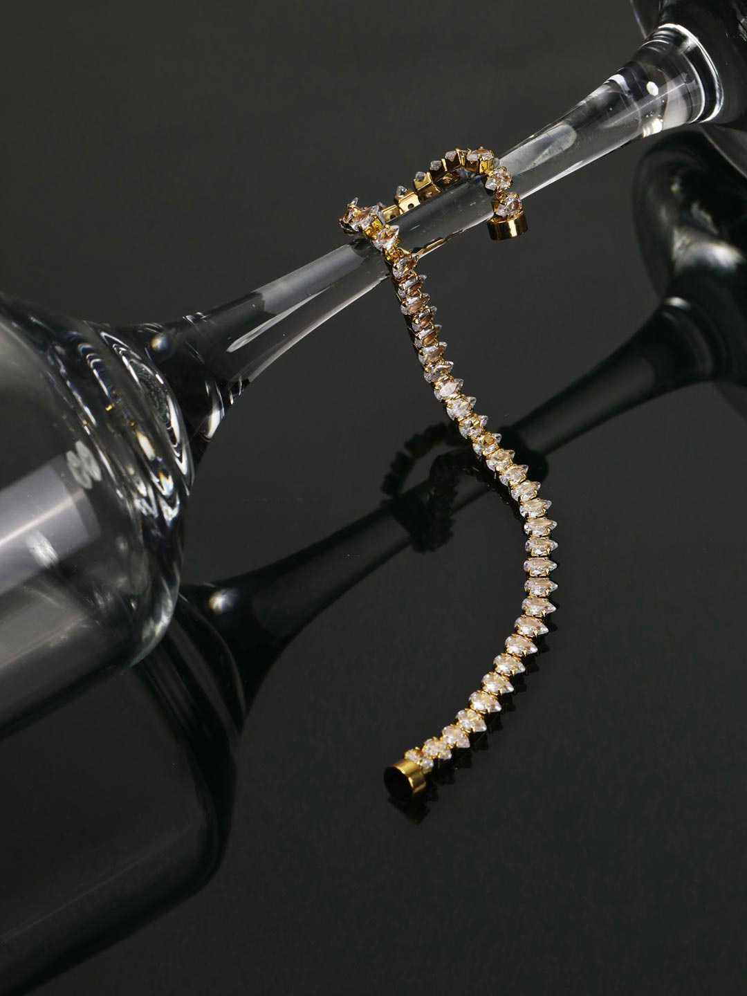 

Priyaasi Women Gold & White Handcrafted Gold-Plated Link Bracelet