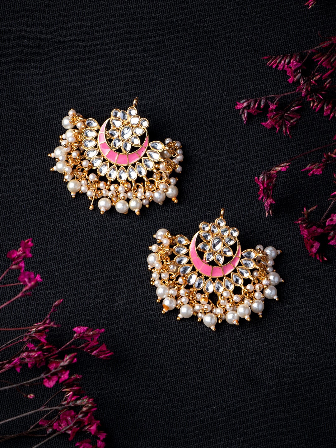 

MORKANTH JEWELLERY Pink & Gold-Toned Kundan Studded Crescent Shaped Chandbalis Earrings