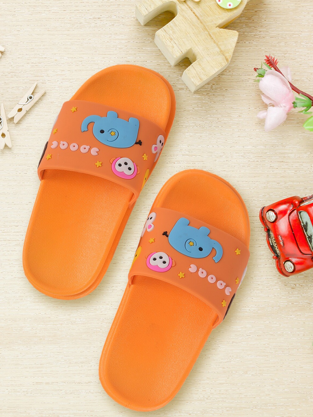 

Yellow Bee Unisex Kids Orange & Blue Printed Rubber Sliders