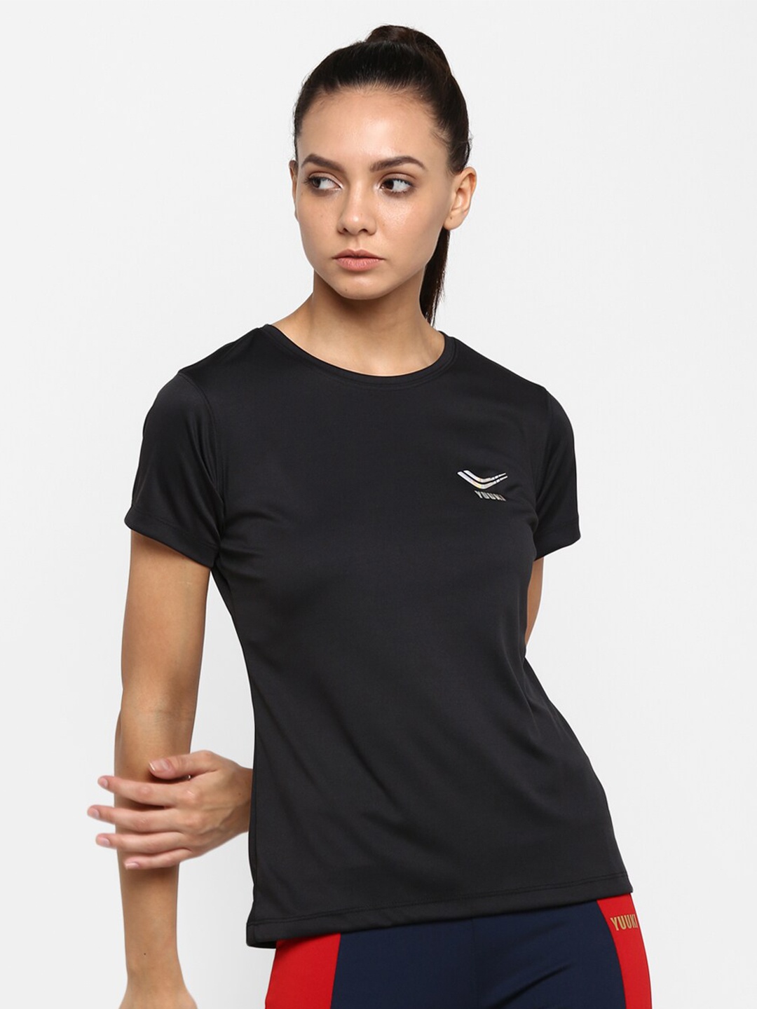 Yuuki Women Black Slim Fit T-shirt