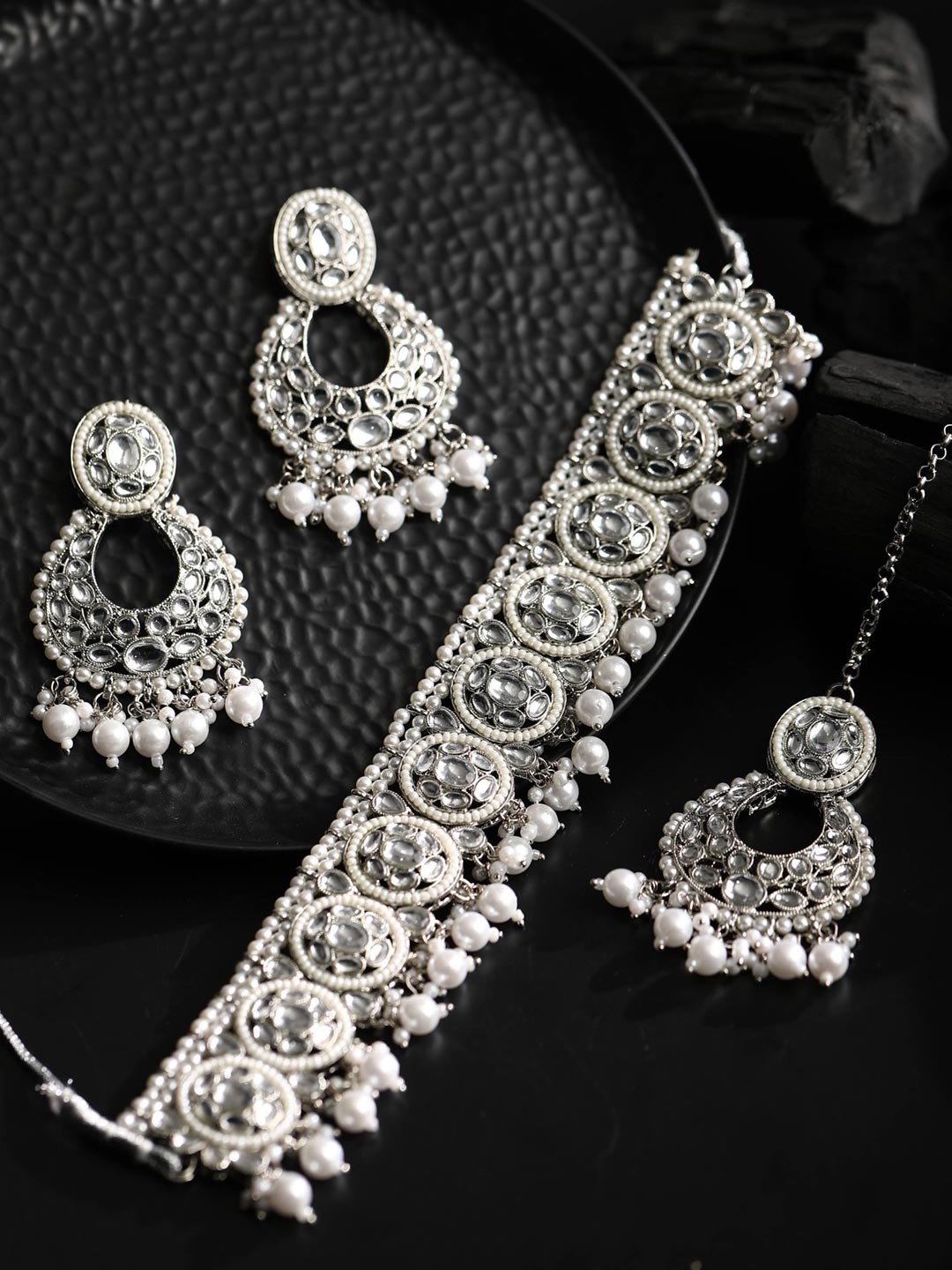 

Priyaasi Silver-Plated White Kundan-Studded & Pearl Beaded Handcrafted Jewellery Set