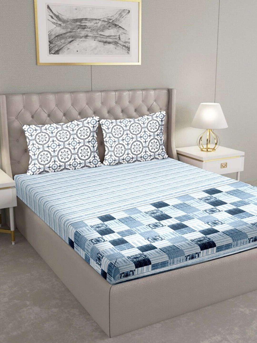 

BELLA CASA Blue & White Geometric 180 TC Cotton King Bedsheet with 2 Pillow Covers