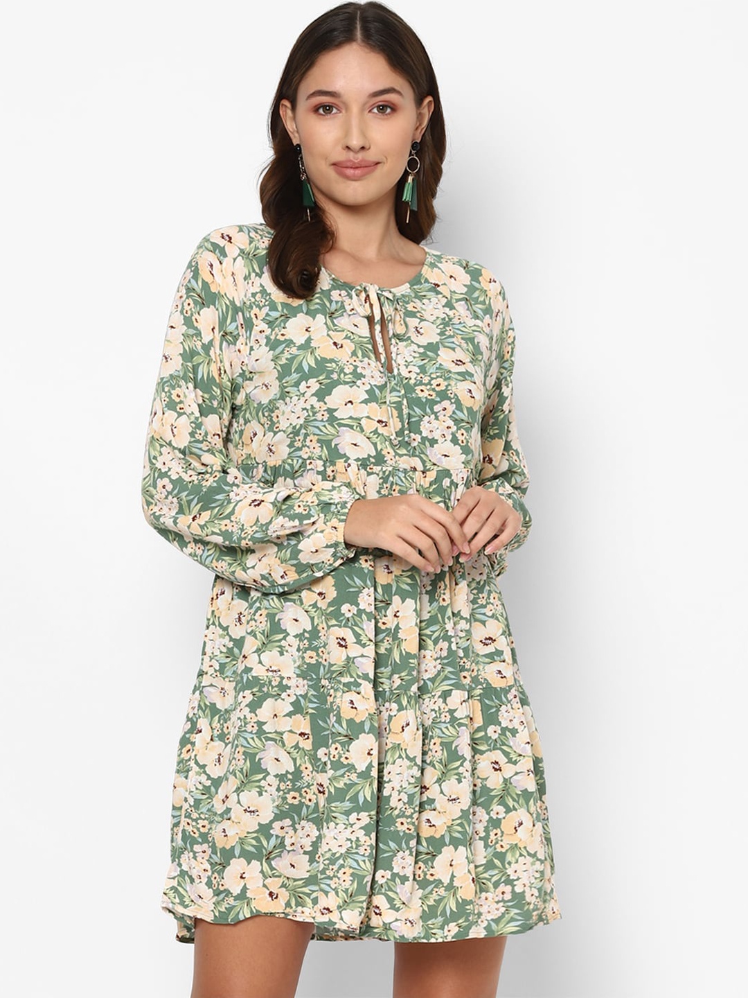 

AMERICAN EAGLE OUTFITTERS Green & Cream-Coloured Floral Tie-Up Neck Dress