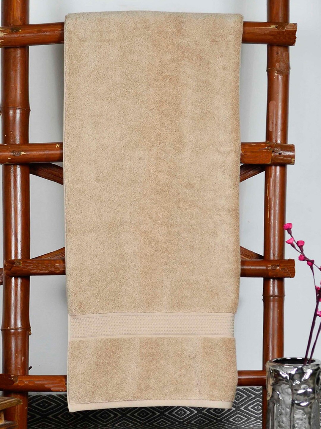 

AVI Living Beige Solid 550 GSM Cotton Bath Towel