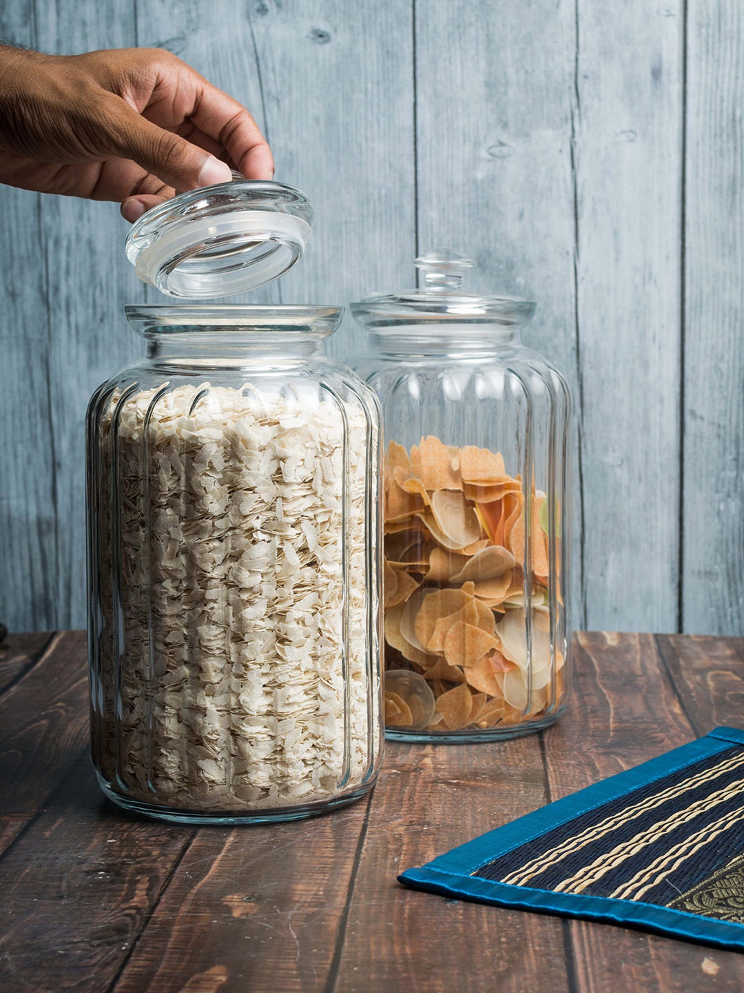 

Pasabahce Set Of 2 Transparent Viva Jar With Silicone Gasket & Glass Lid 2.5Litres