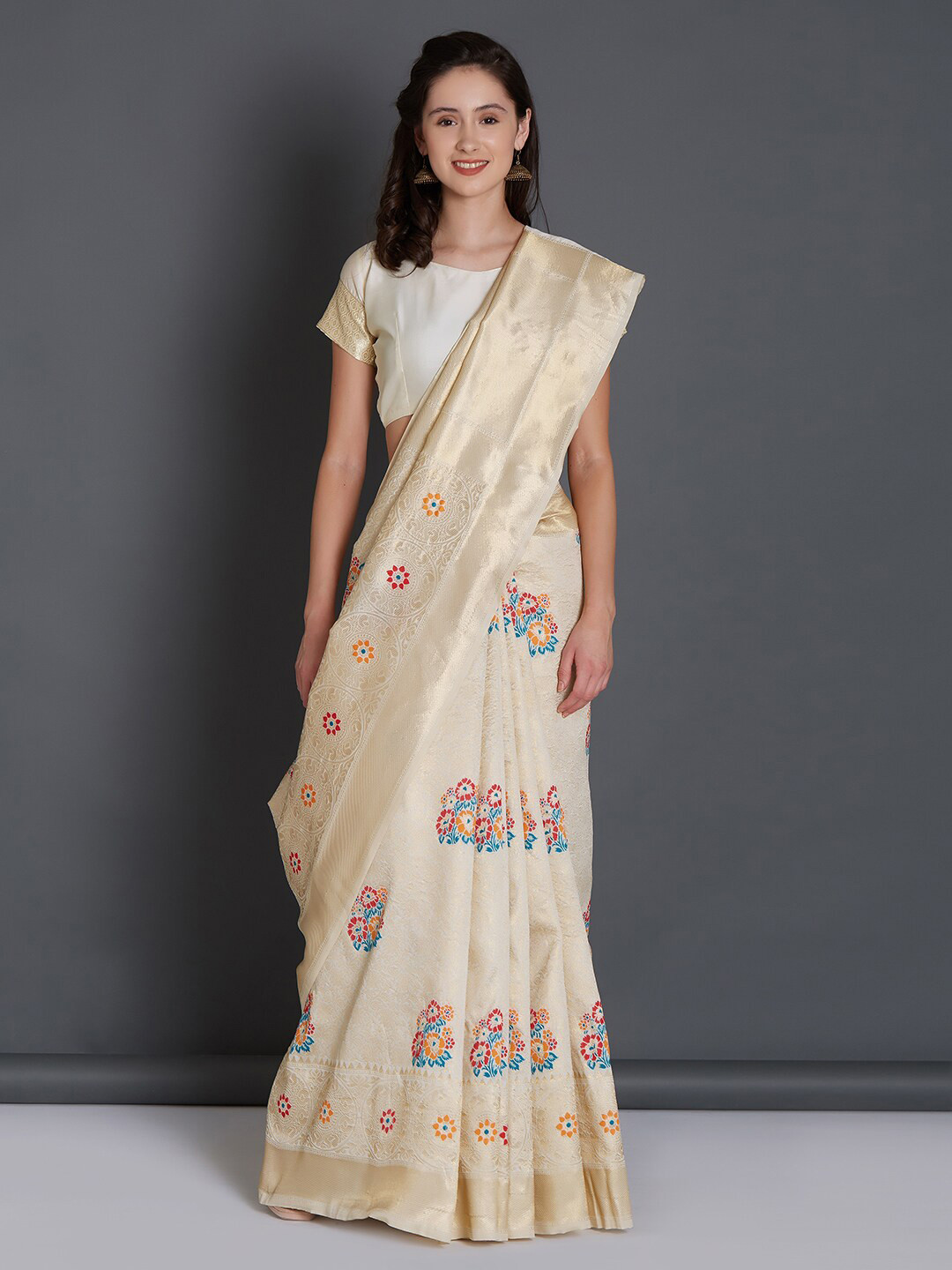 

Mitera Cream & Gold-Toned Floral Zari Silk Blend Banarasi Saree