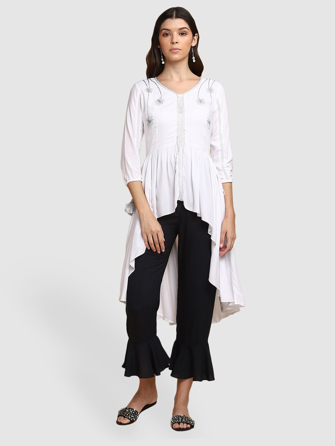 

DEEBACO Women White & Grey Floral Printed V-Neck Pleated High Low Kurti