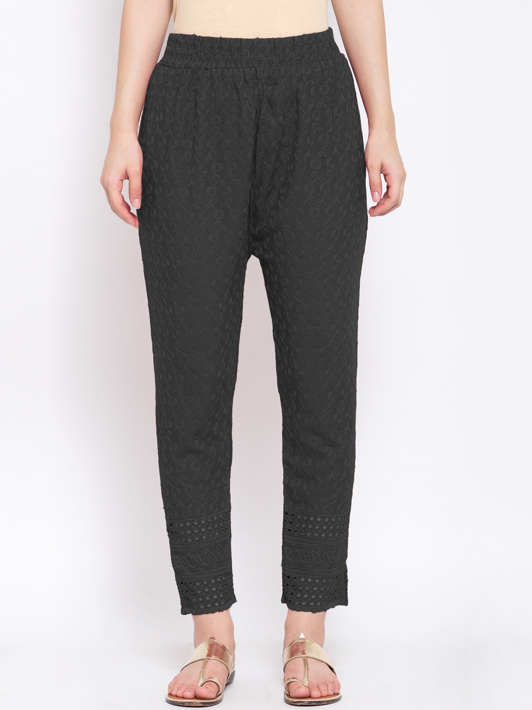 

KLOTTHE Women Black Embroidered Slim Fit Cropped Regular Trousers