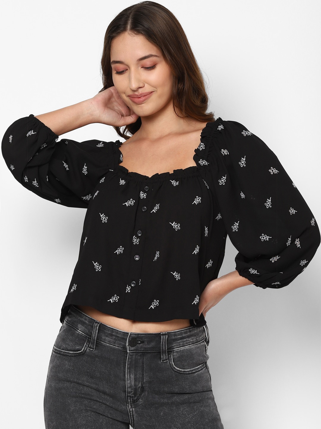 

AMERICAN EAGLE OUTFITTERS Black & White Floral Embroidered Blouson Crop Top