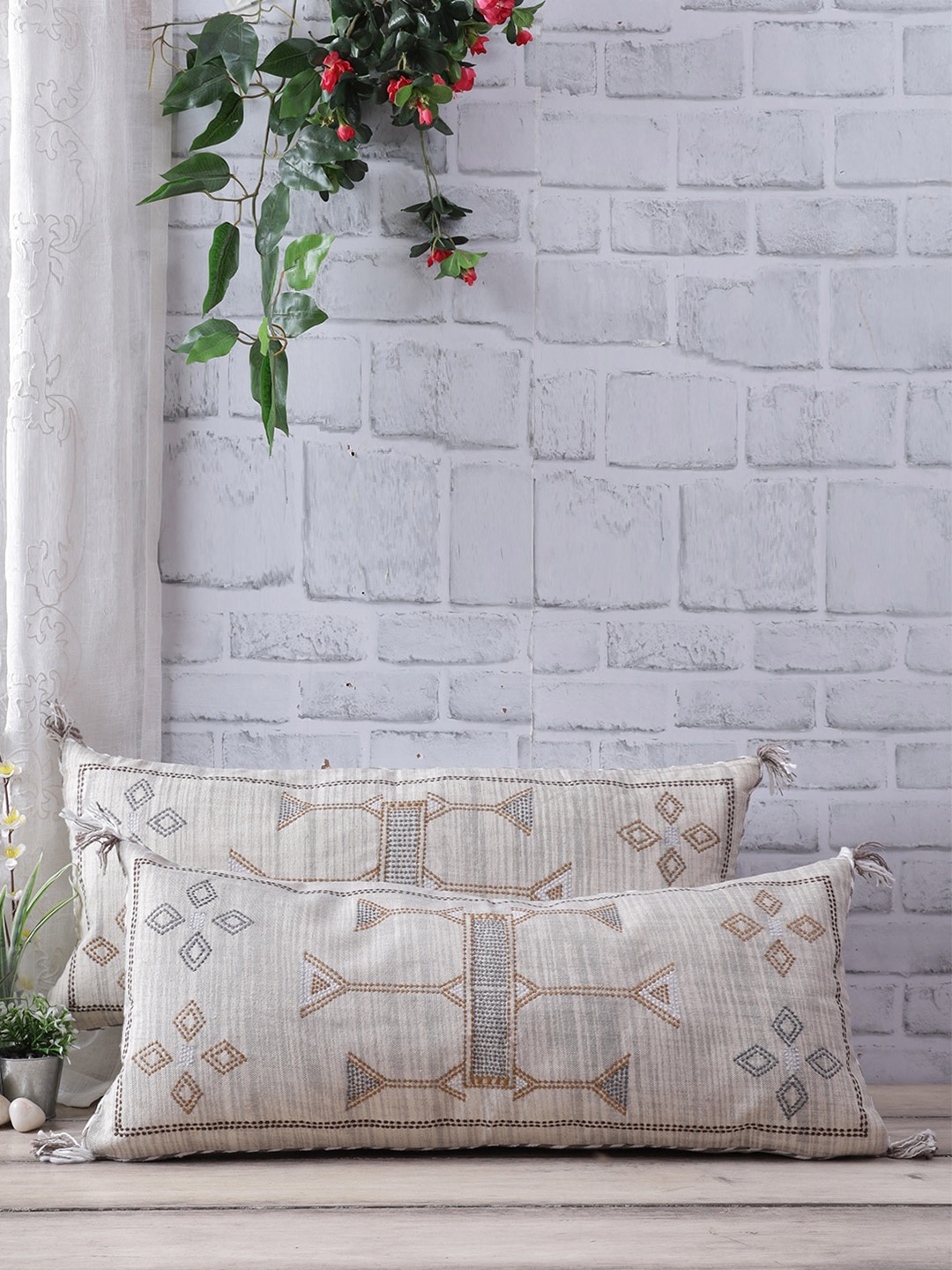 

eyda Cream-coloured & Grey Set of 2 Embroidered Rectangle Cushion Covers