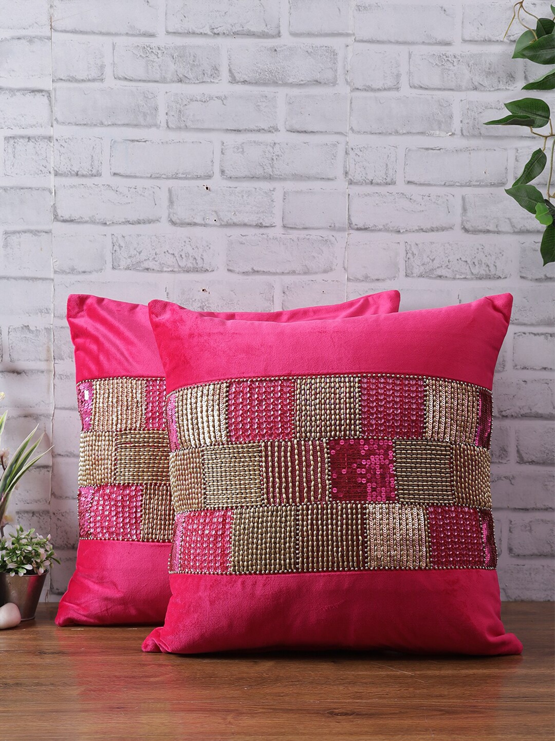 

eyda Fuchsia & Gold-Toned Set of 2 Embroidered Velvet Square Cushion Covers